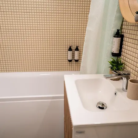 Caluna Near Center *