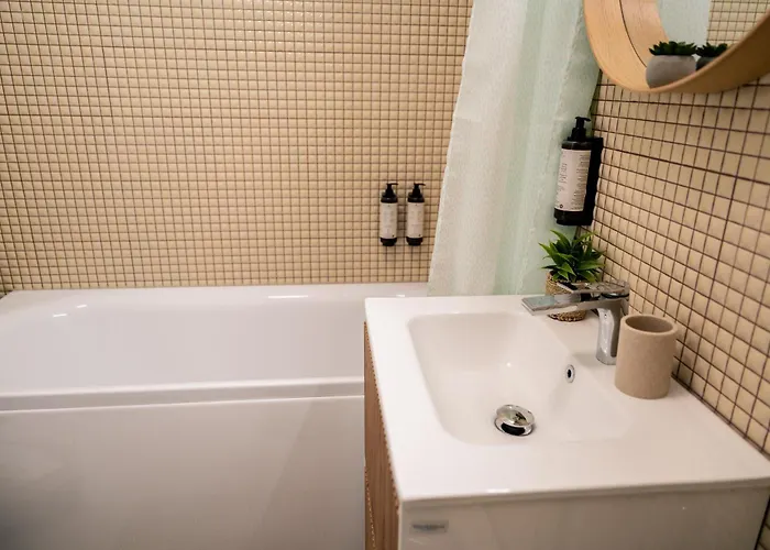 Caluna Near Center *